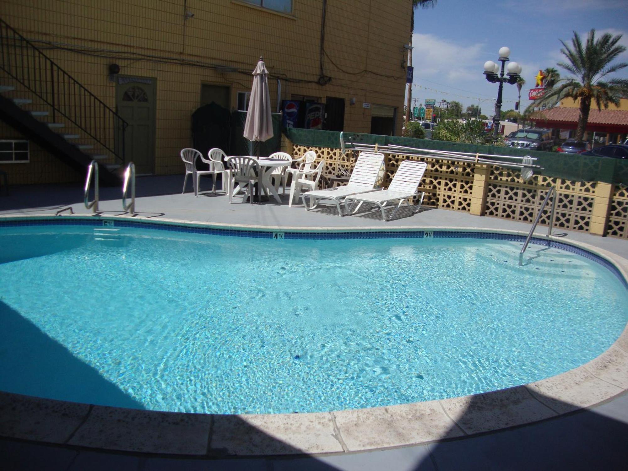 Townhouse Inn And Suites Brawley Ngoại thất bức ảnh