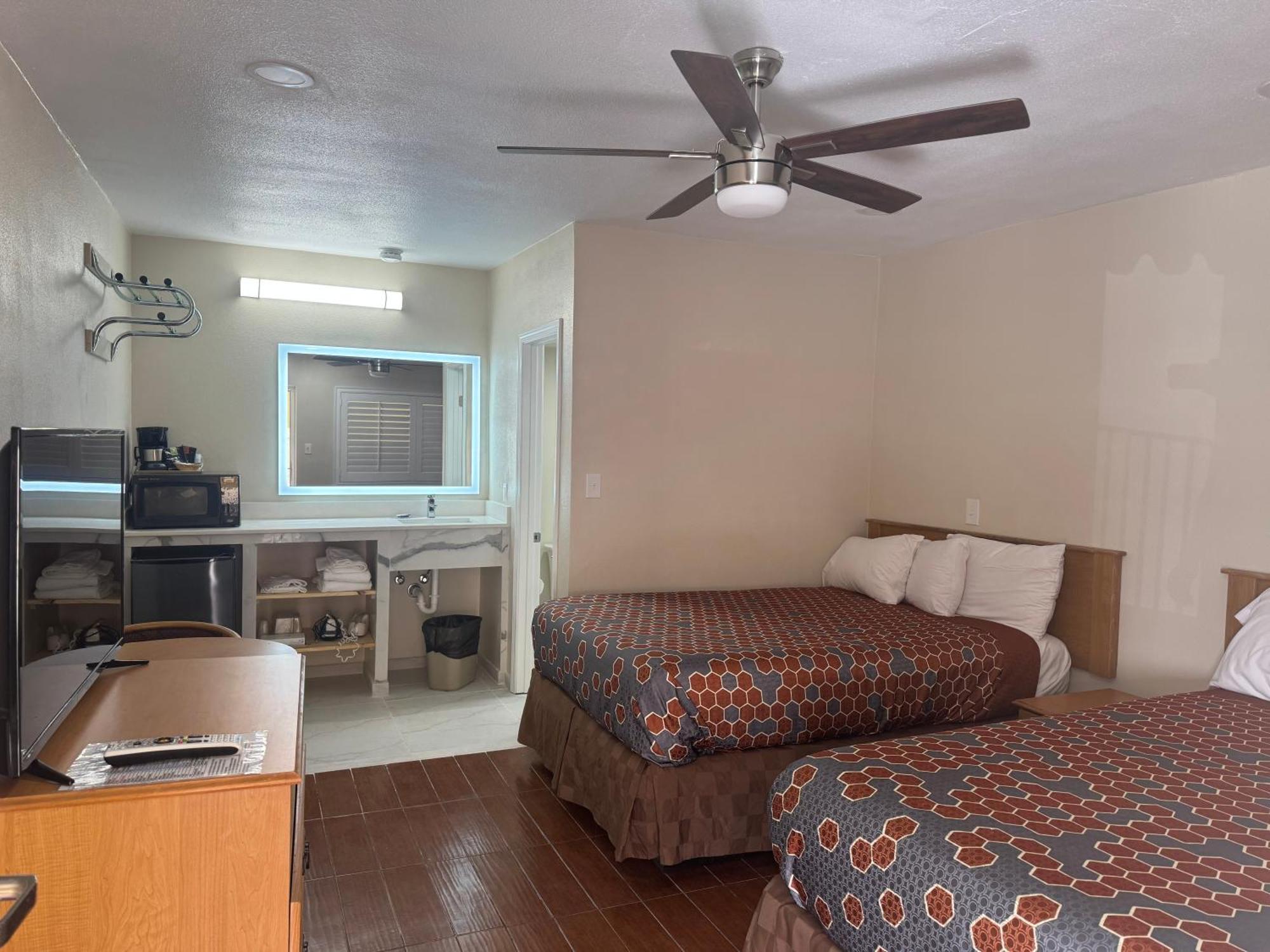Townhouse Inn And Suites Brawley Ngoại thất bức ảnh