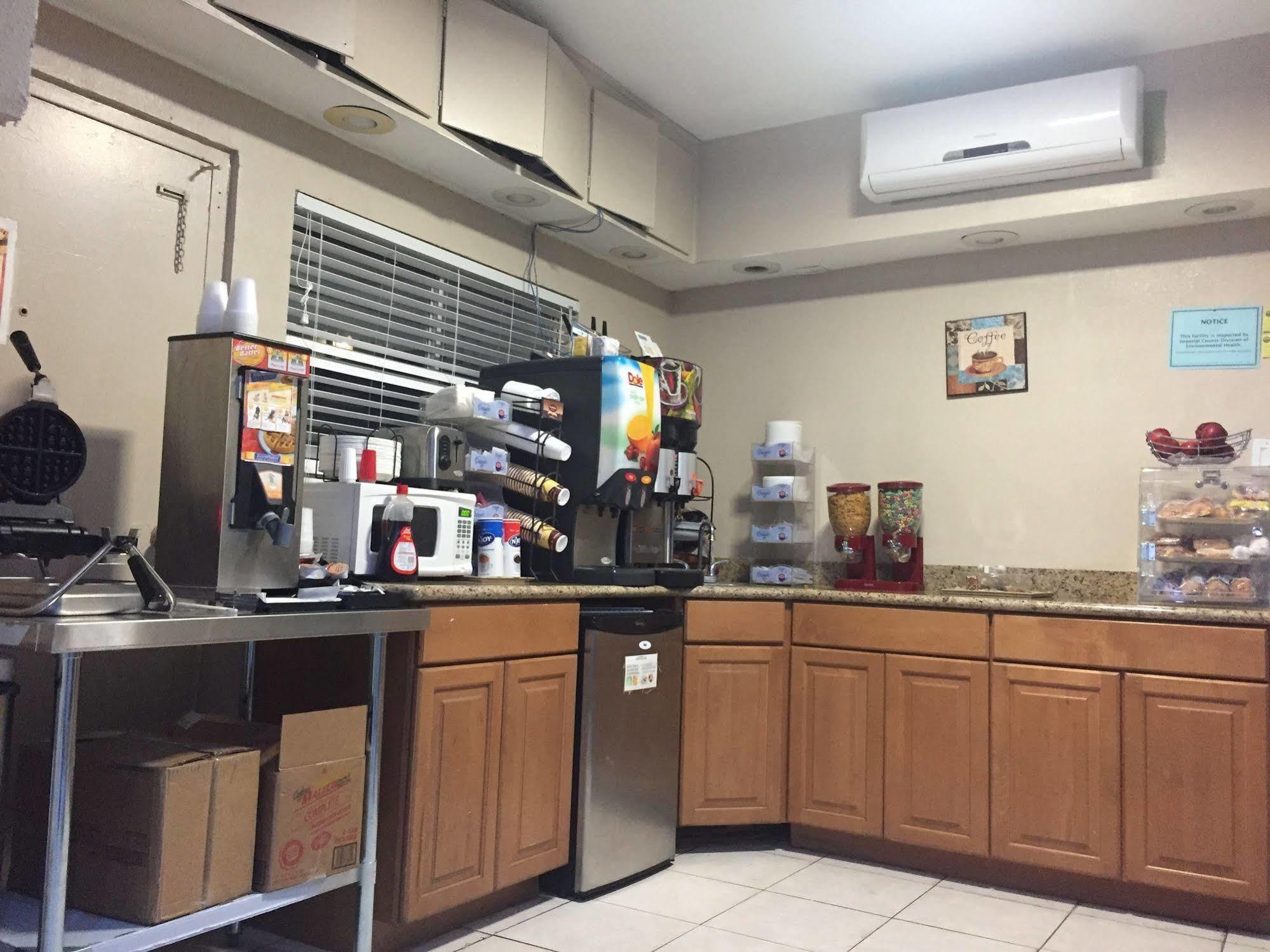 Townhouse Inn And Suites Brawley Ngoại thất bức ảnh