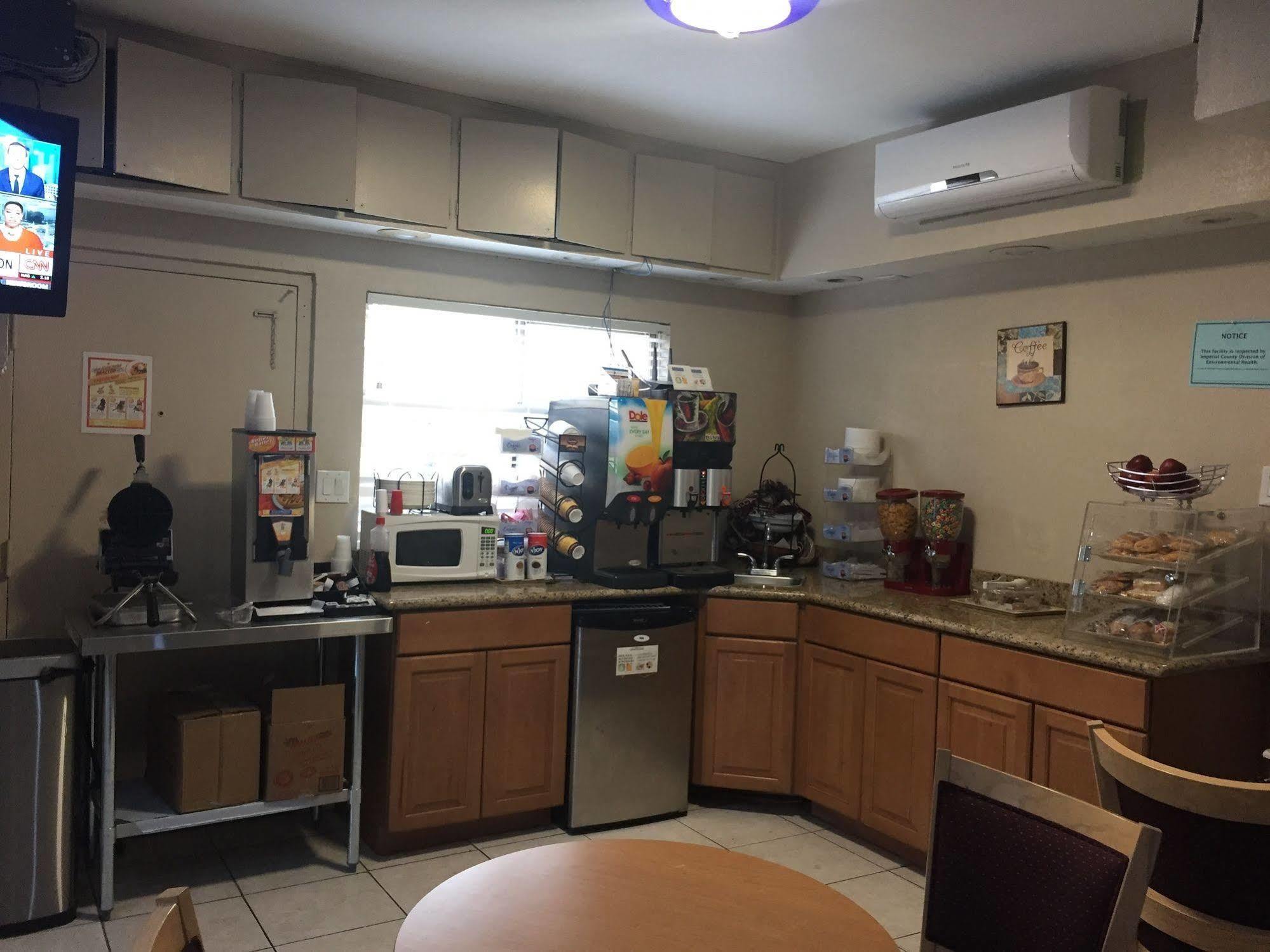 Townhouse Inn And Suites Brawley Ngoại thất bức ảnh